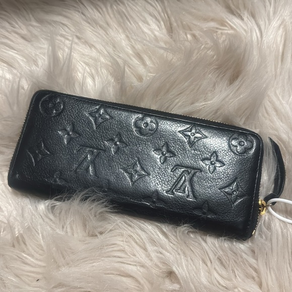 Authentic Black Empriente LV Clemence Wallet - Picture 3 of 14